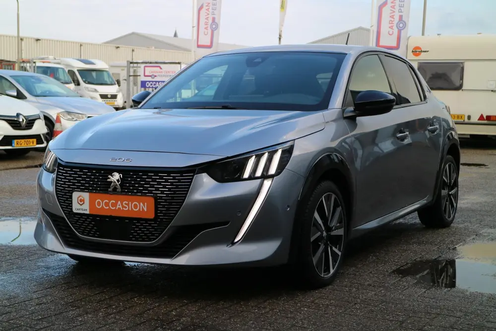 Peugeot 208 1.2 PureTech GT Pack uit 2022, foto 2