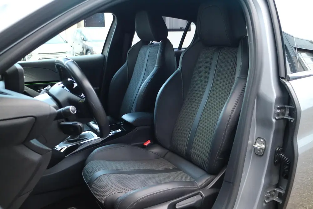 Peugeot 208 1.2 PureTech GT Pack uit 2022, foto 9
