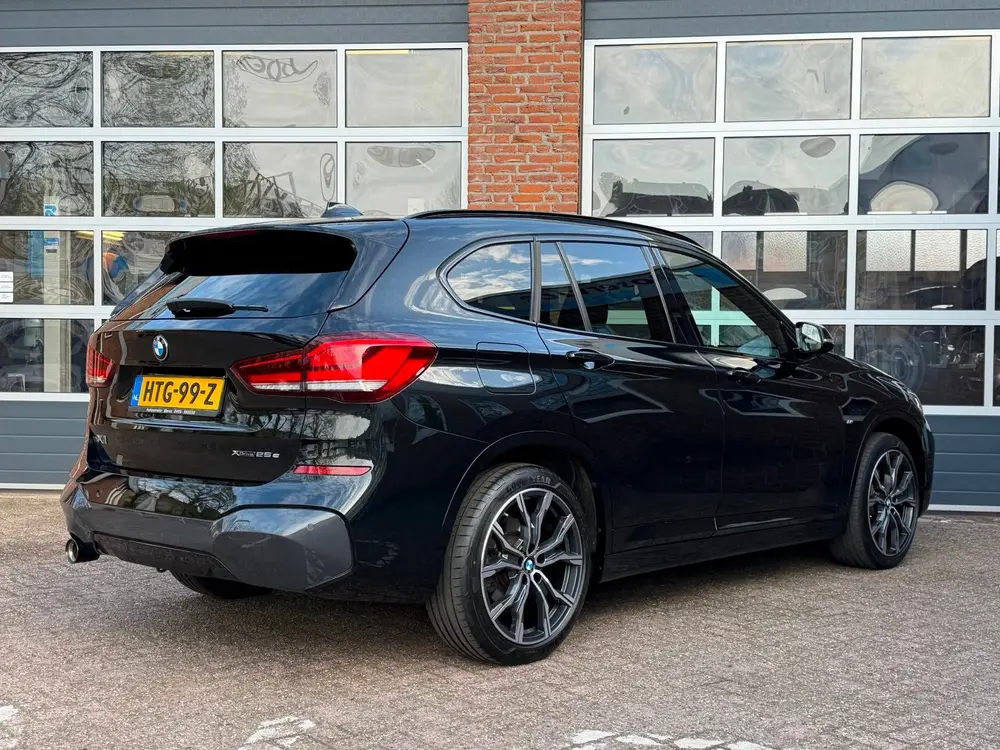 BMW X1 XDrive25e eDrive Edition M Sport uit 2021, foto 3