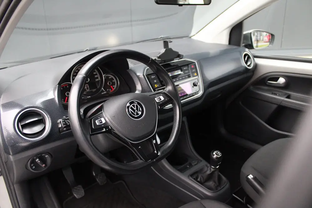 Volkswagen Up! 1.0 - Airco Auto - Camera - Stoelverwarming uit 2021, foto 2