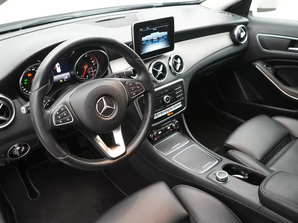 Mercedes-Benz GLA GLA 180 Premium Plus uit 2019, foto 12