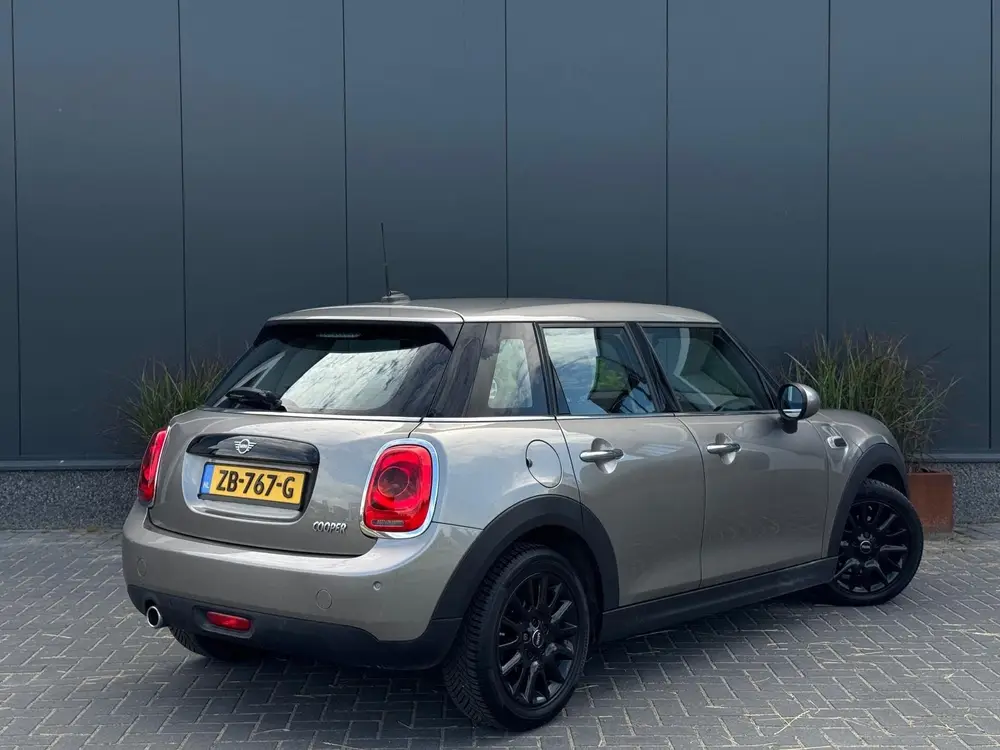 Mini 5-Deurs 1.5 Cooper Business Edition ORG NL | SPORTVELGE uit 2019, foto 3