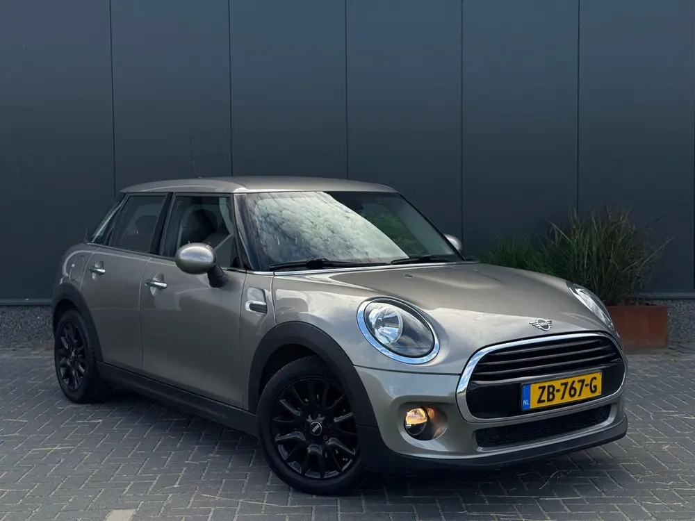 Mini 5-Deurs 1.5 Cooper Business Edition ORG NL | SPORTVELGE uit 2019, foto 4
