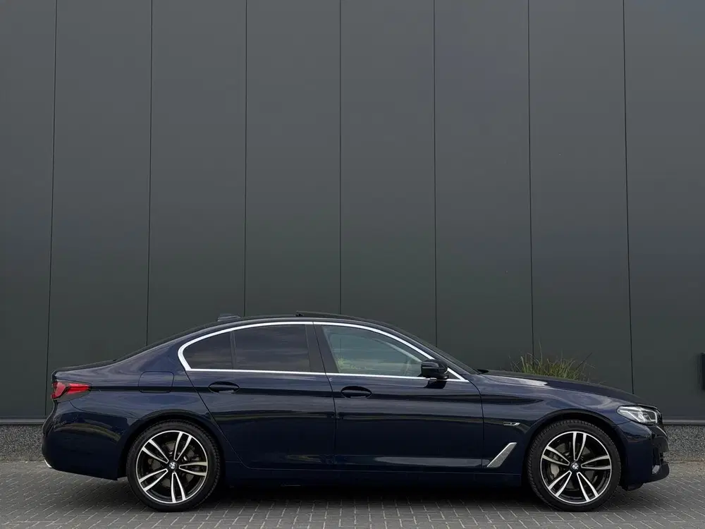 BMW 5-serie 520e LCI High Executive uit 2022, foto 9