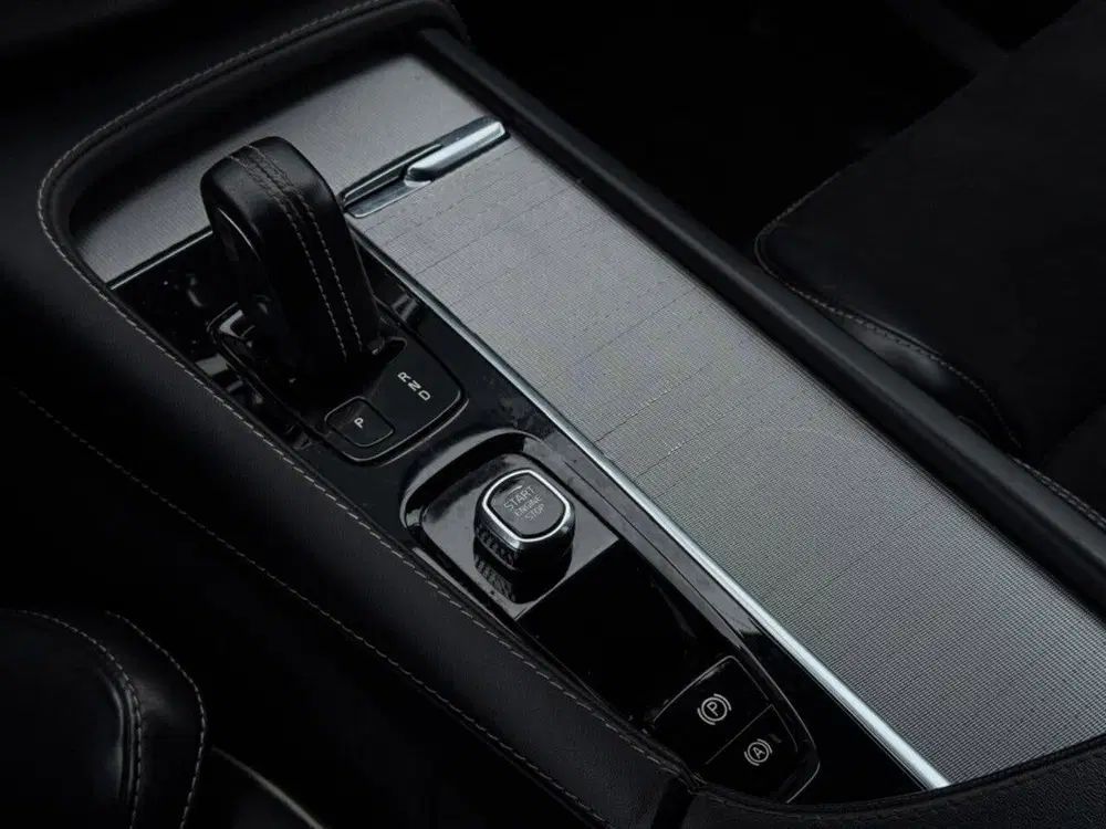 Volvo XC90 2.0 T8 Recharge AWD R-Design uit 2021, foto 16