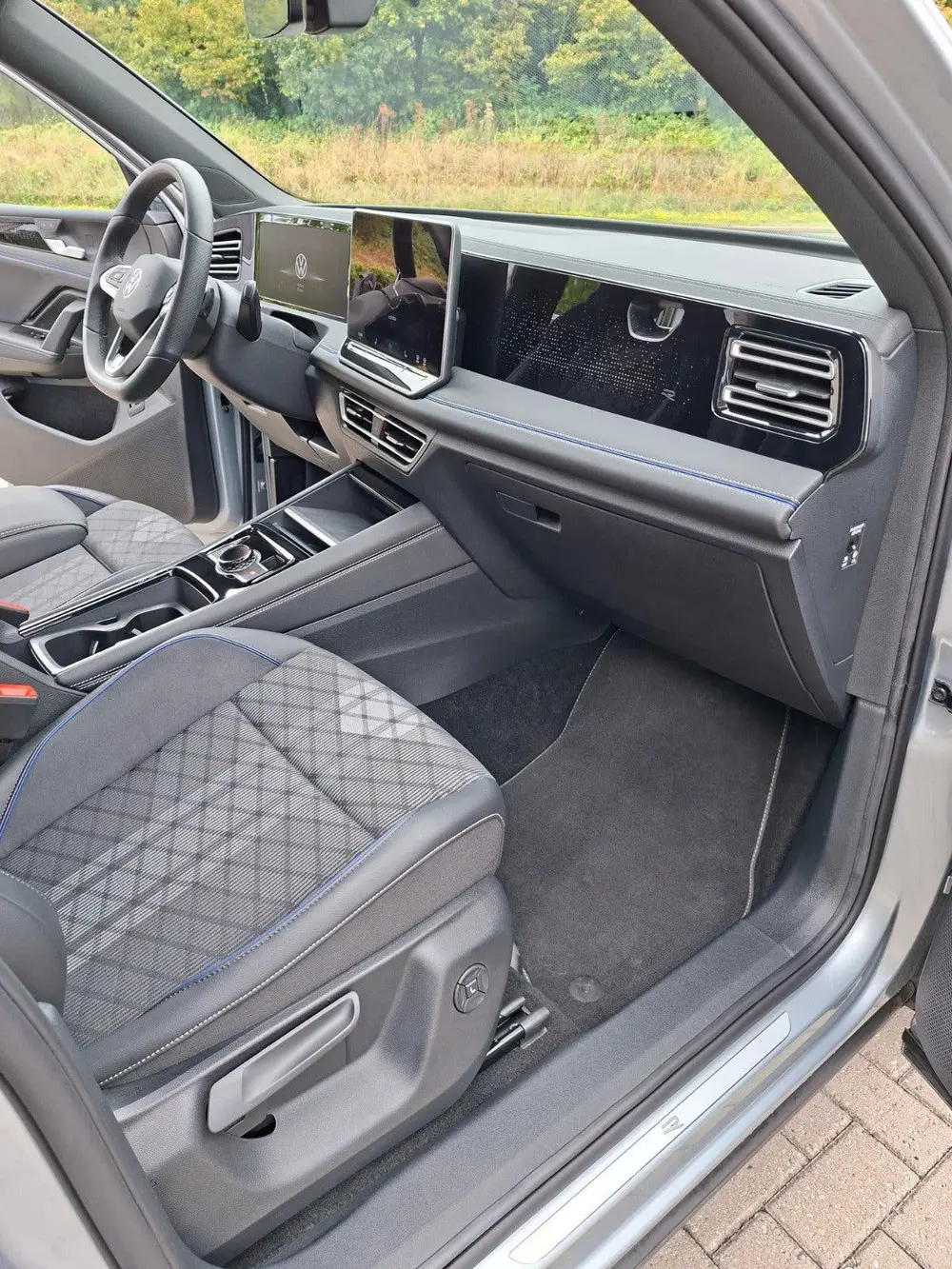 Volkswagen Tiguan 1.5 Etsi R-Line Dsg-7 Pano IQ Trekhaak 36 uit 2025, foto 16