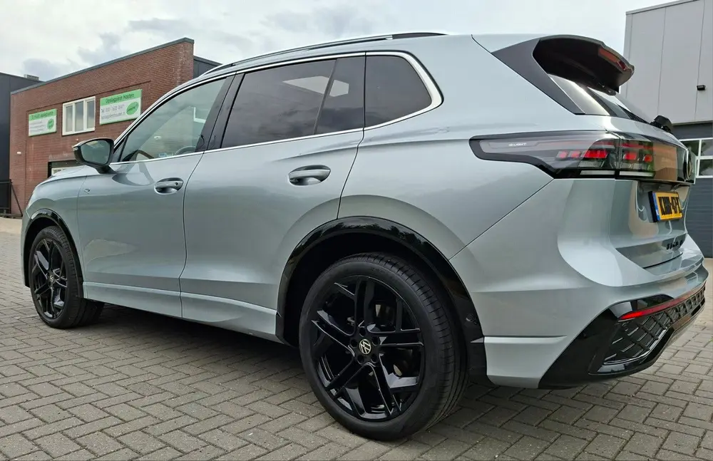Volkswagen Tiguan 1.5 Etsi R-Line Dsg-7 Pano IQ Trekhaak 36 uit 2025, foto 2