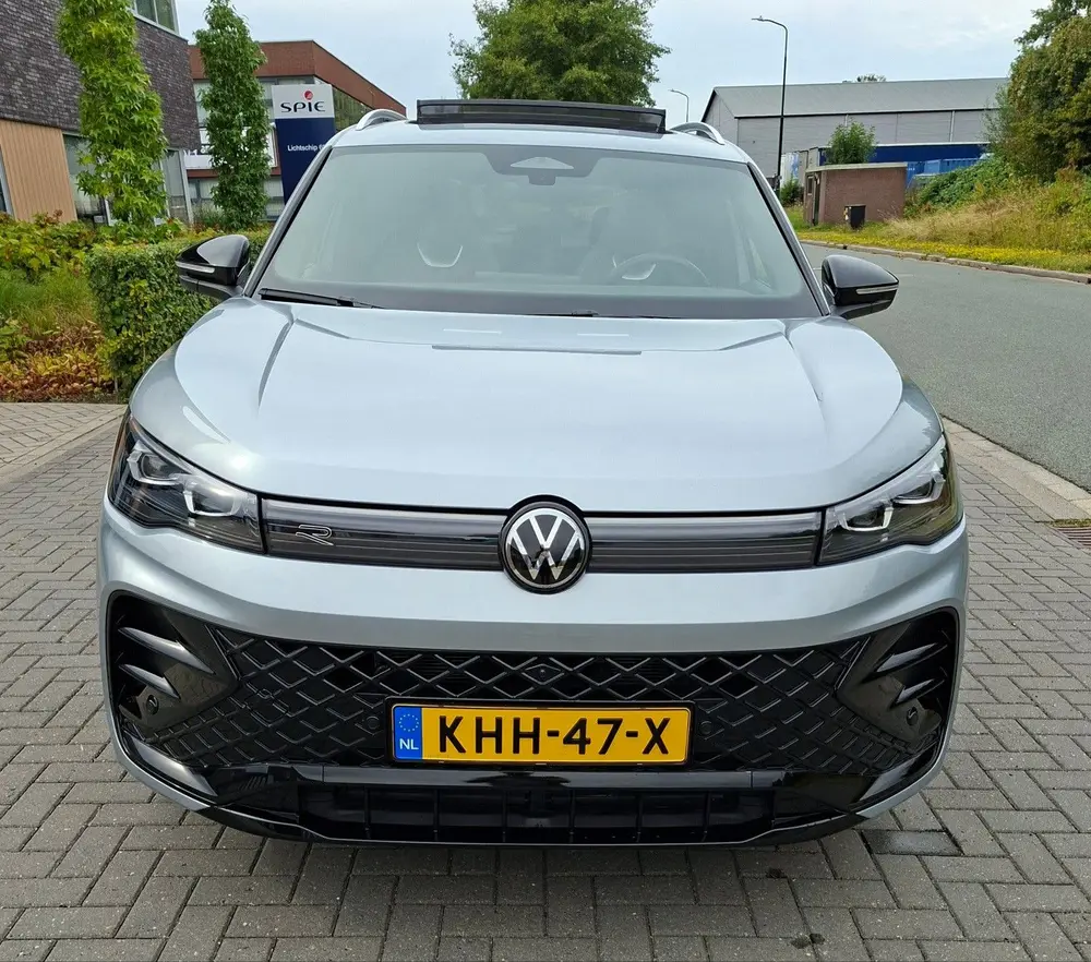 Volkswagen Tiguan 1.5 Etsi R-Line Dsg-7 Pano IQ Trekhaak 36 uit 2025, foto 3
