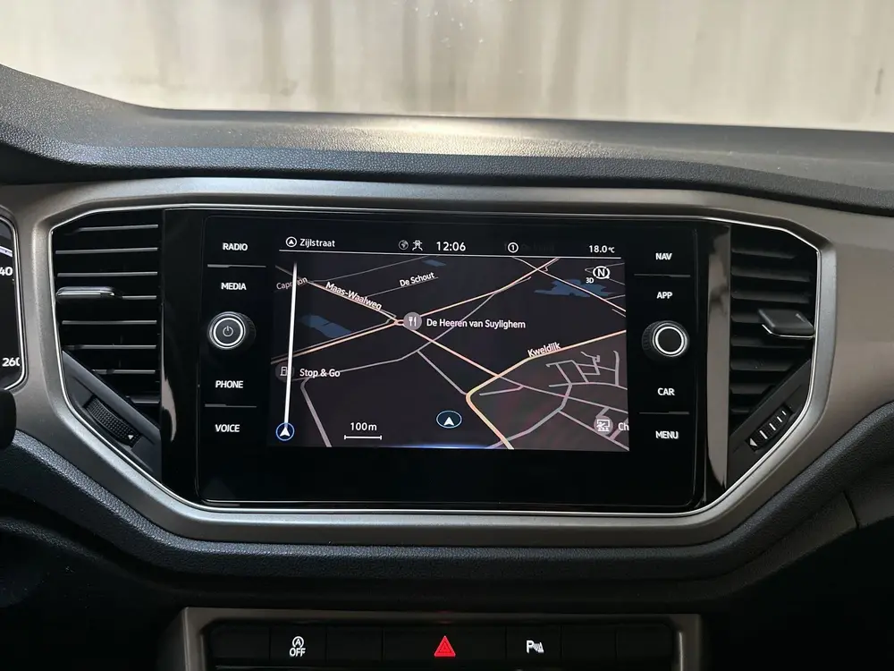 Volkswagen T-Roc 1.0 TSI Style Parkeersensoren Navigatie DAB uit 2021, foto 11