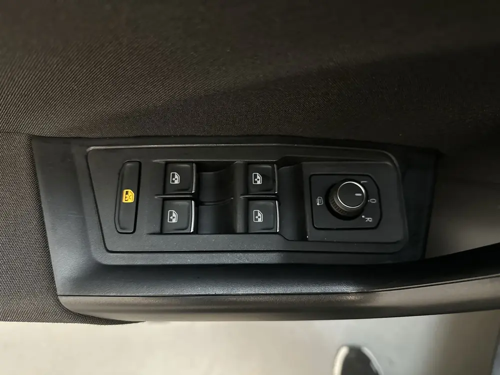 Volkswagen T-Roc 1.0 TSI Style Parkeersensoren Navigatie DAB uit 2021, foto 18