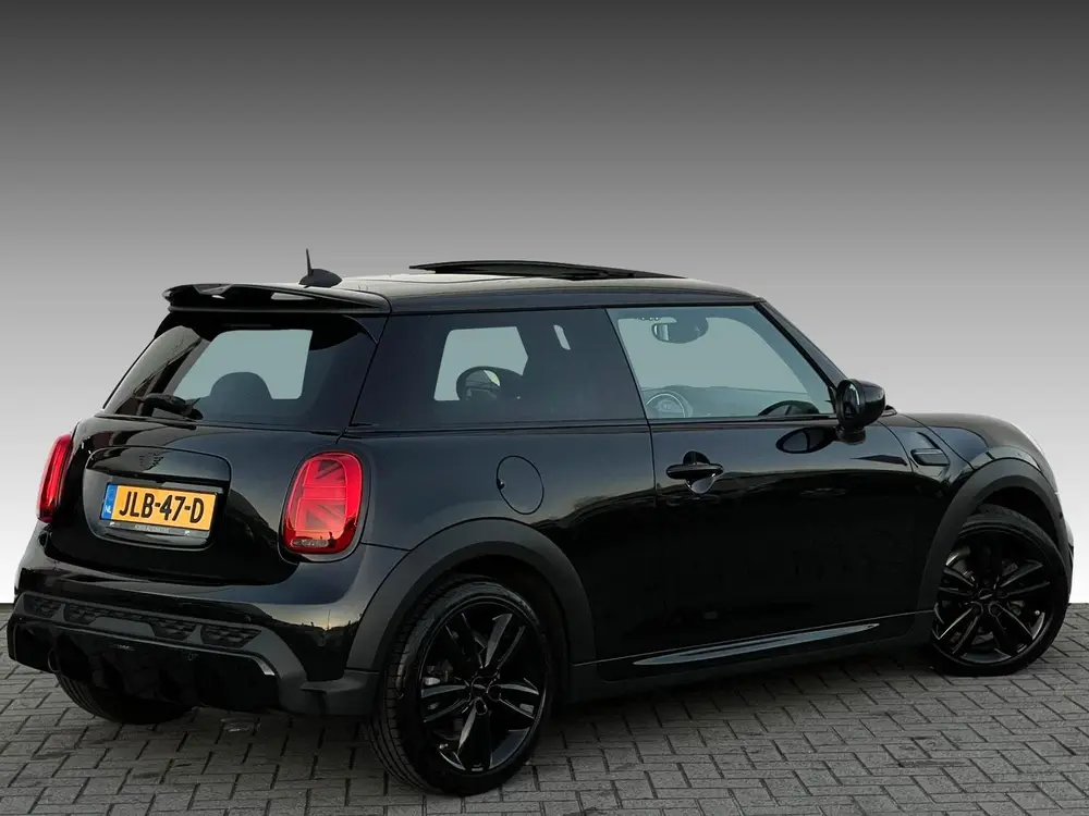Mini Cooper 1.5 Cooper uit 2022, foto 2