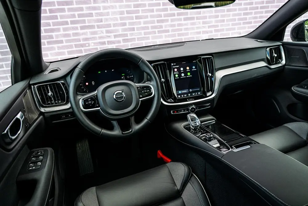 Volvo V60 2.0 T8 Plug-in hybrid AWD Plus Dark uit 2026, foto 12