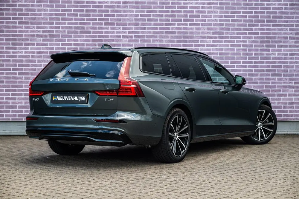 Volvo V60 2.0 T8 Plug-in hybrid AWD Plus Dark uit 2026, foto 2