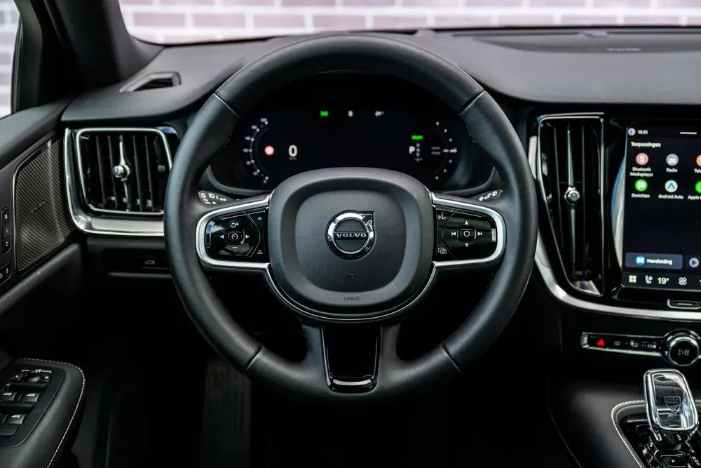 Volvo V60 2.0 T8 Plug-in hybrid AWD Plus Dark uit 2026, foto 3