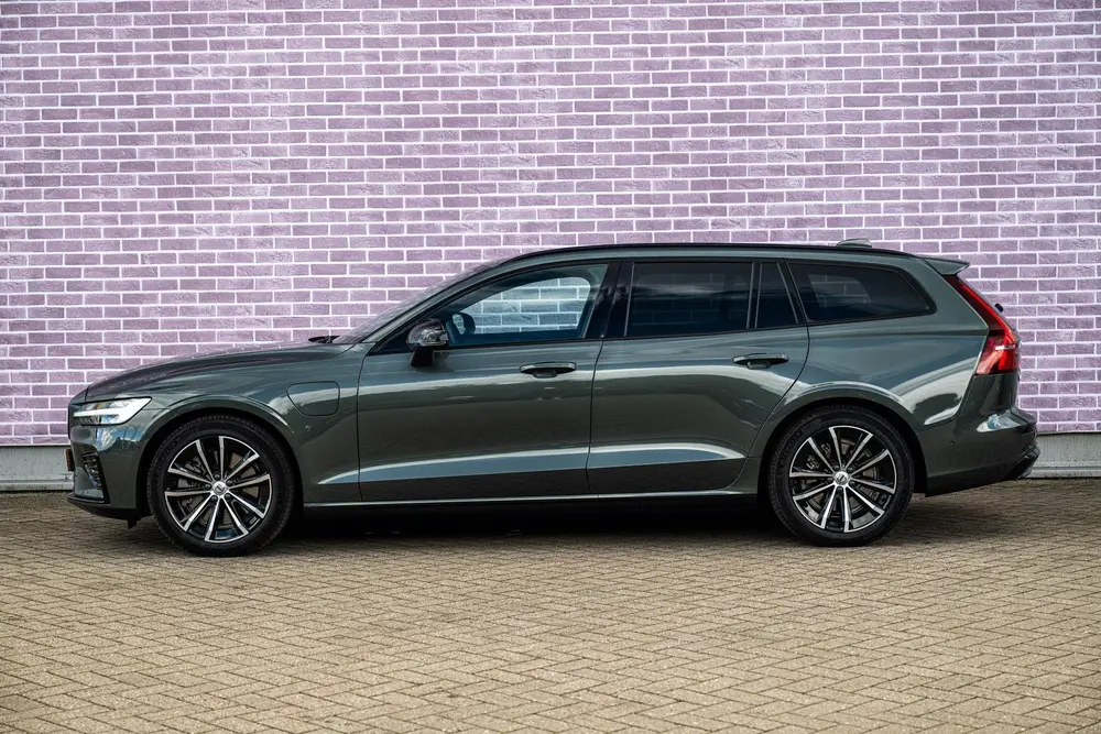 Volvo V60 2.0 T8 Plug-in hybrid AWD Plus Dark uit 2026, foto 4