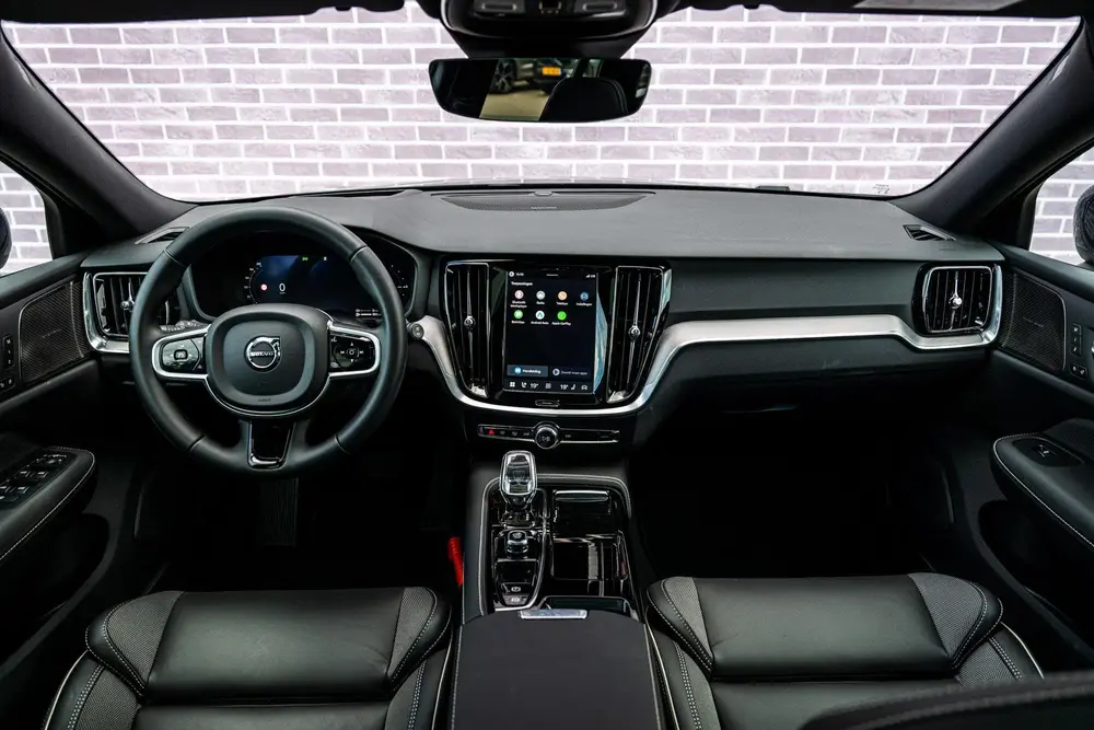 Volvo V60 2.0 T8 Plug-in hybrid AWD Plus Dark uit 2026, foto 6
