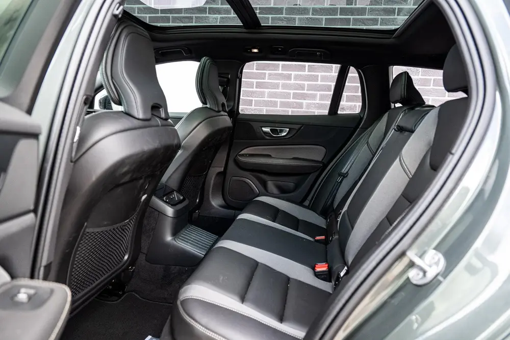 Volvo V60 2.0 T8 Plug-in hybrid AWD Plus Dark uit 2026, foto 9