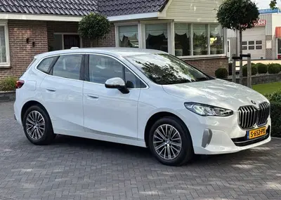 BMW 2-serie 220i 170pk Luxury Line Harman Kar uit 2023