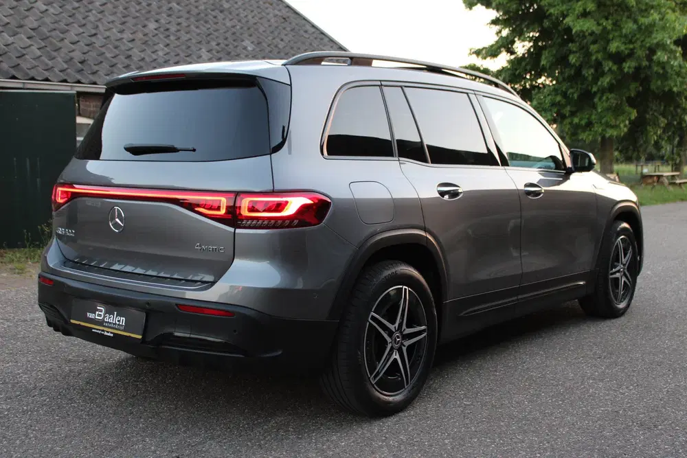 Mercedes-Benz EQB 300 4MATIC AMG Line 67 kWh SOh 97.5% PANO uit 2022, foto 3