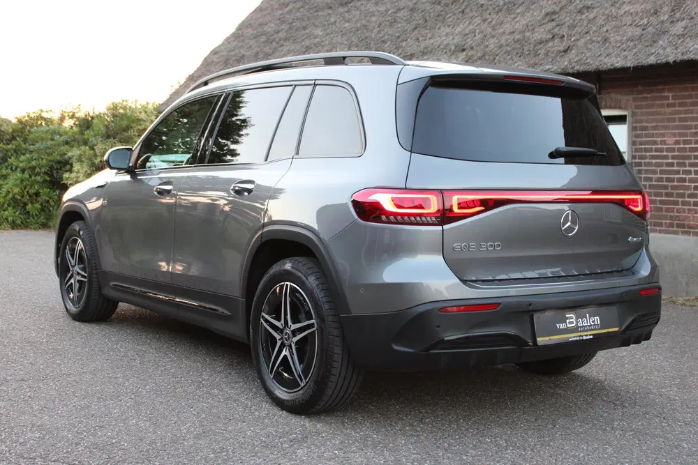 Mercedes-Benz EQB 300 4MATIC AMG Line 67 kWh SOh 97.5% PANO uit 2022, foto 4