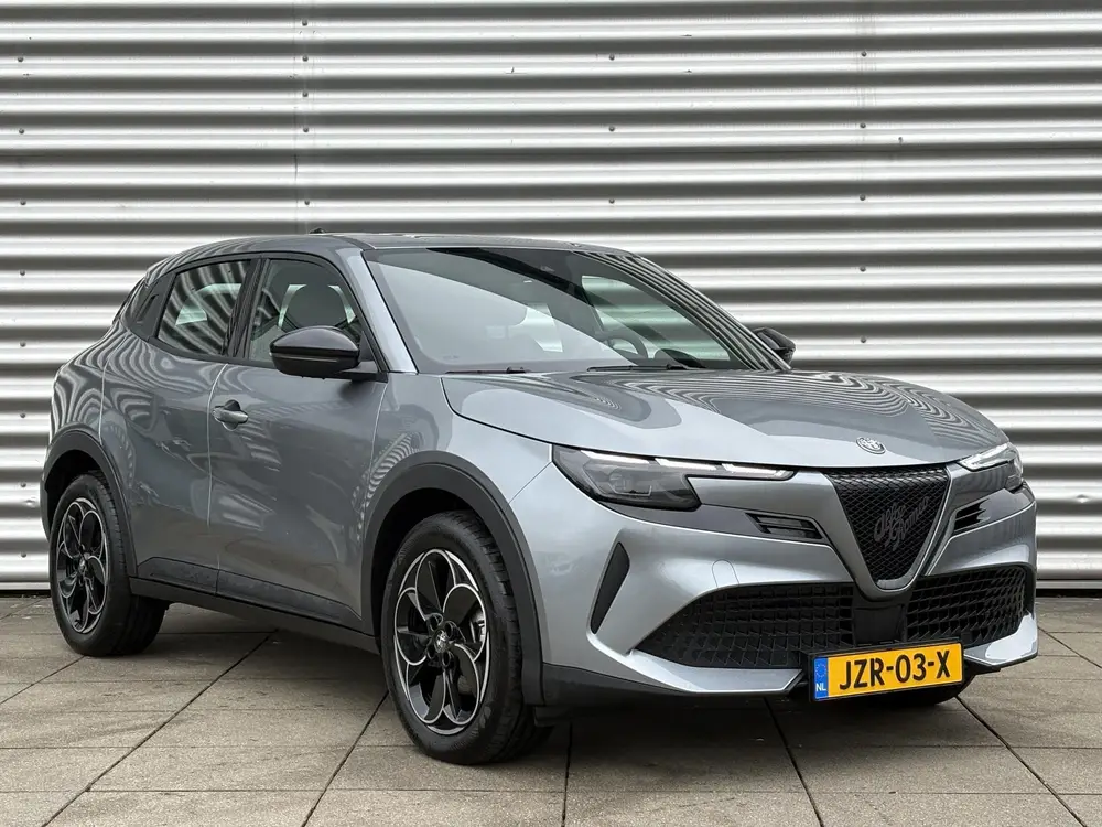 Alfa Romeo Junior Elettrica 54 kWh Navigatie uit 2025, foto 3