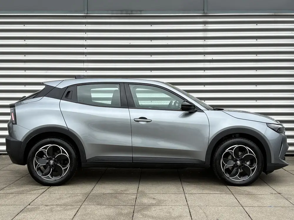 Alfa Romeo Junior Elettrica 54 kWh Navigatie uit 2025, foto 7