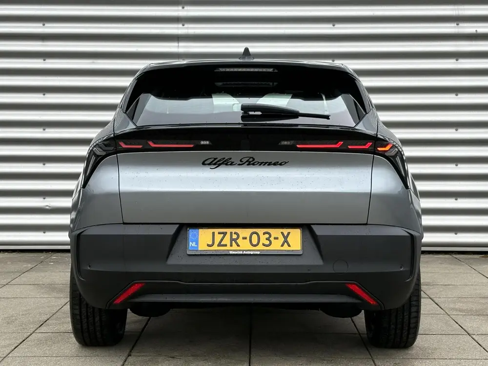 Alfa Romeo Junior Elettrica 54 kWh Navigatie uit 2025, foto 9