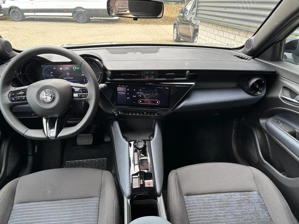 Alfa Romeo Junior 54 kWh 156pk Elettrica uit 2025, foto 10