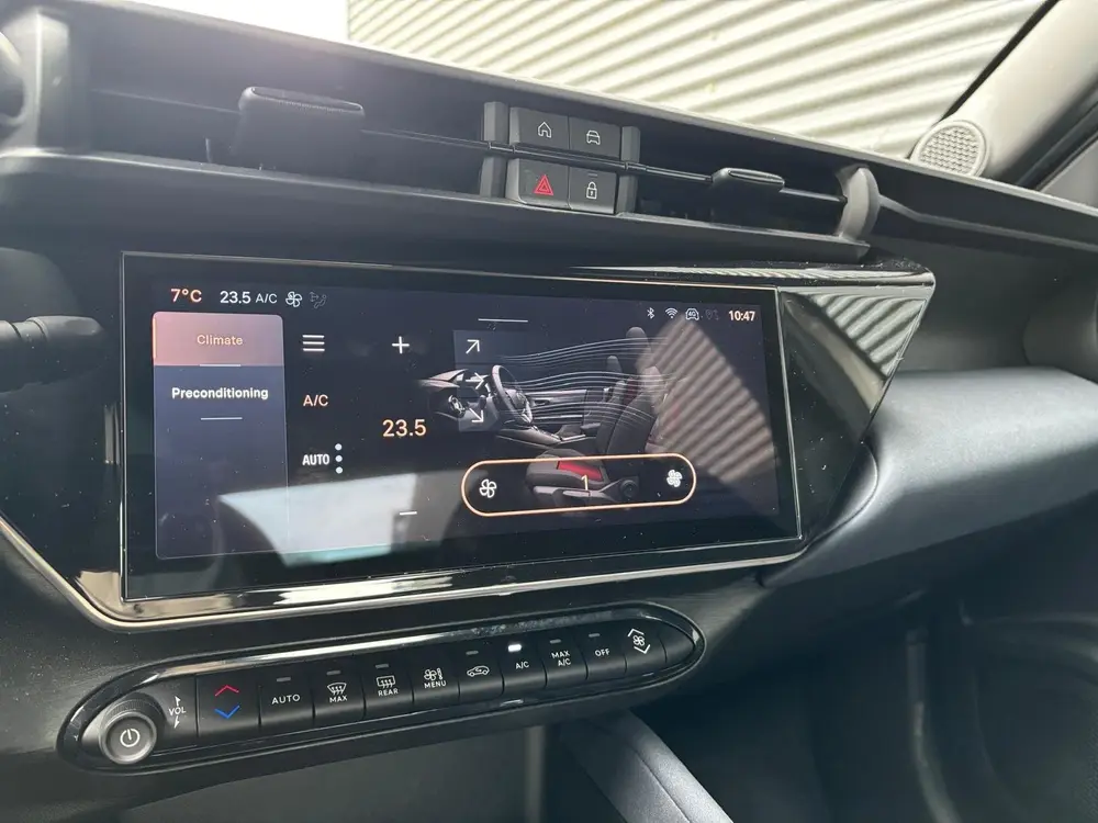 Alfa Romeo Junior 54 kWh 156pk Elettrica uit 2025, foto 17