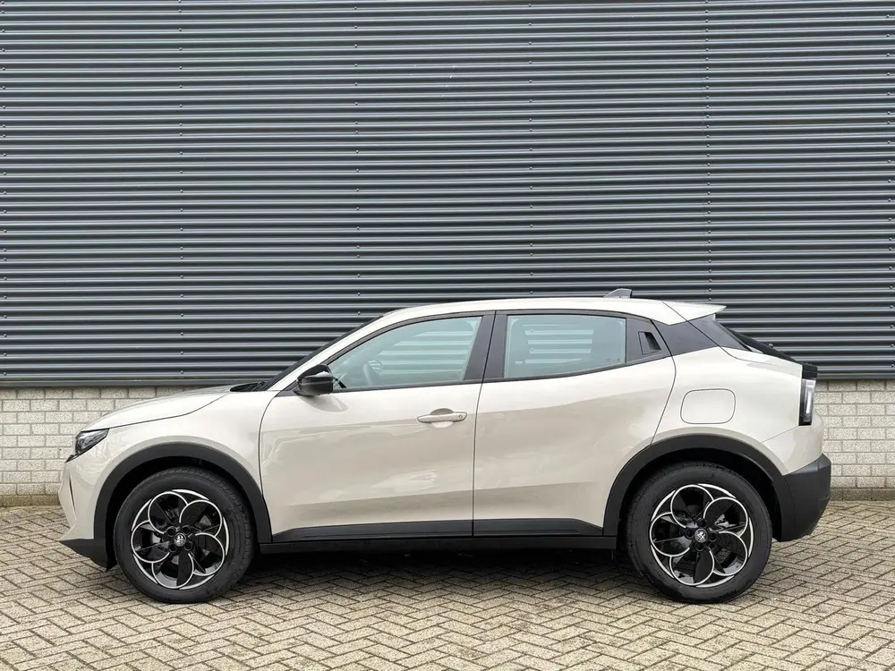 Alfa Romeo Junior 54 kWh 156pk Elettrica uit 2025, foto 3