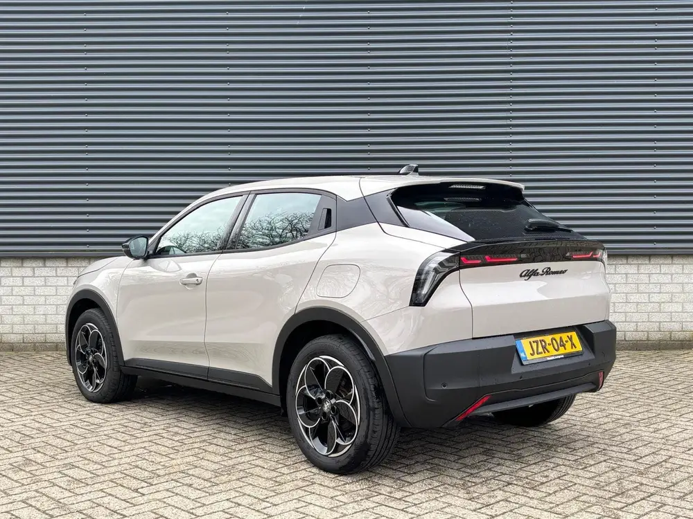 Alfa Romeo Junior 54 kWh 156pk Elettrica uit 2025, foto 4