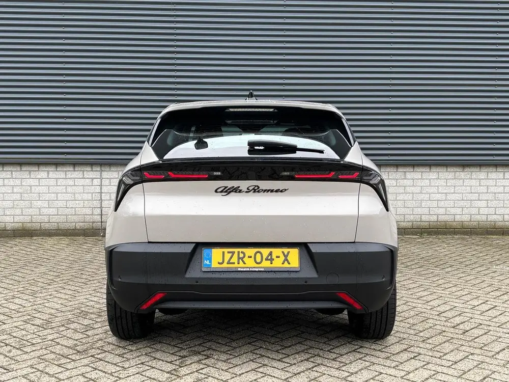 Alfa Romeo Junior 54 kWh 156pk Elettrica uit 2025, foto 5