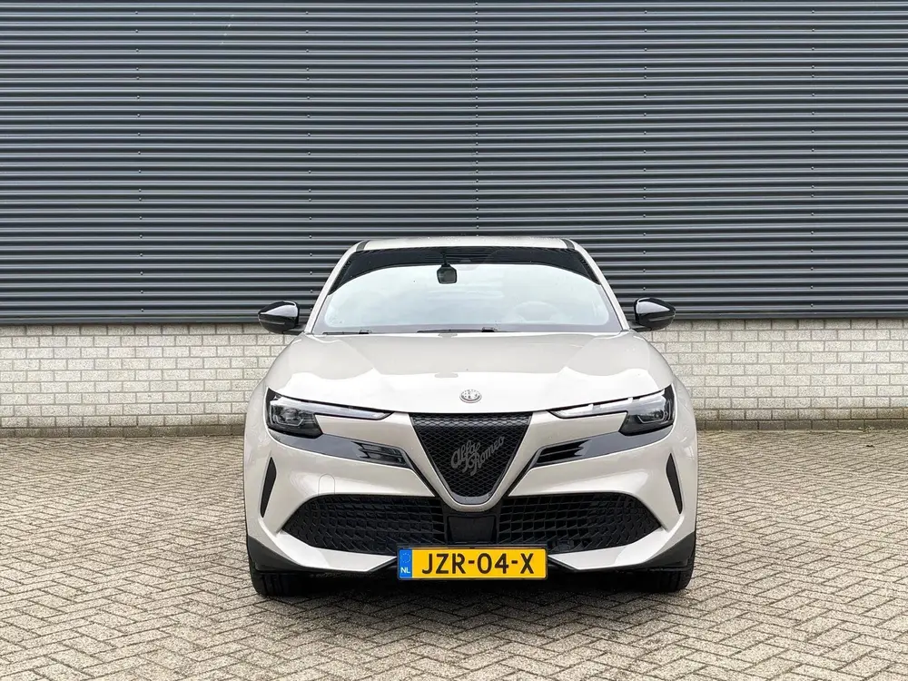Alfa Romeo Junior 54 kWh 156pk Elettrica uit 2025, foto 6
