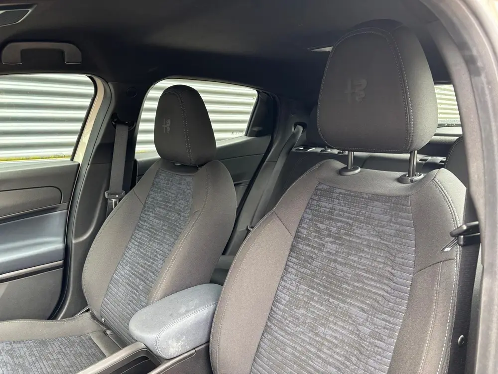 Alfa Romeo Junior 54 kWh 156pk Elettrica uit 2025, foto 8