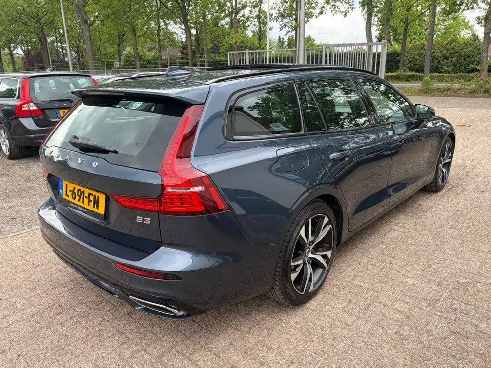 Volvo V60 B3 R-Design Schuifdak H&K Pilot Assist uit 2021, foto 4