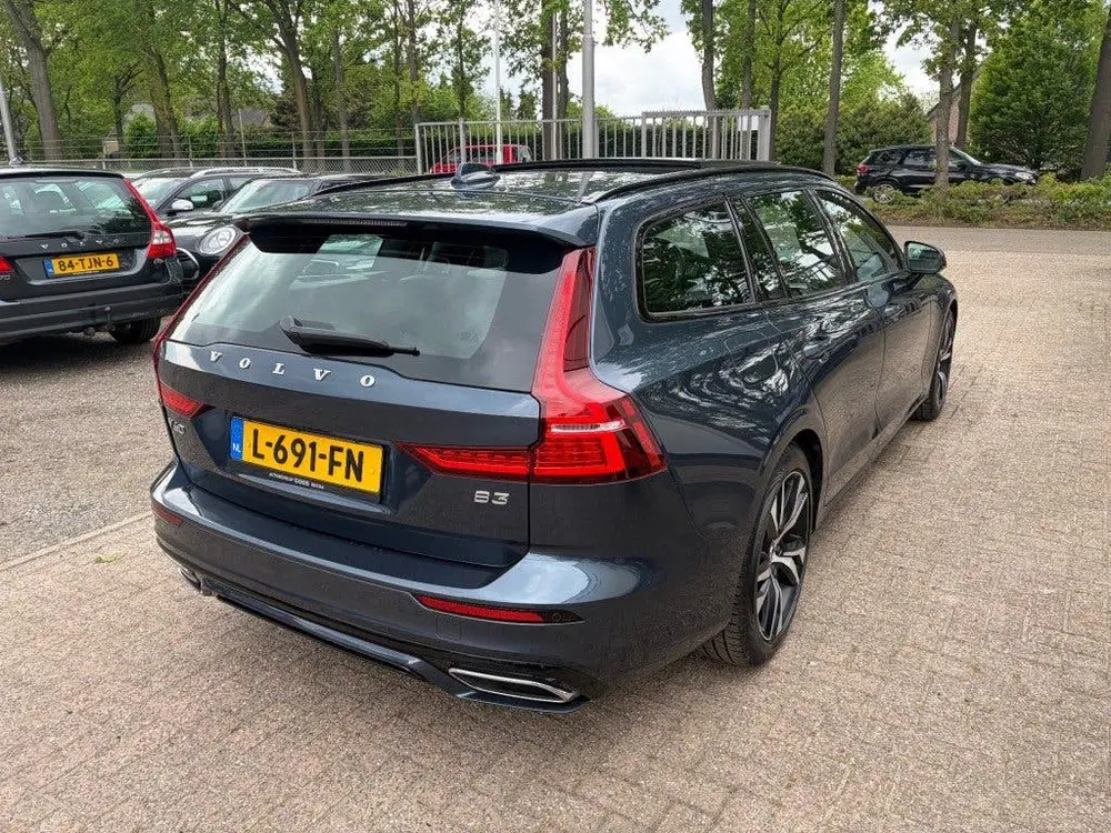Volvo V60 B3 R-Design Schuifdak H&K Pilot Assist uit 2021, foto 5