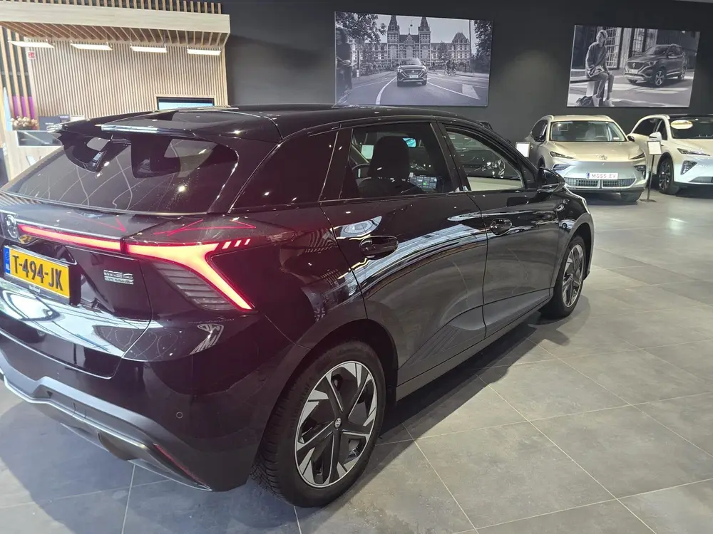 MG MG4 Luxury Long Range 64 kWh uit 2023, foto 13