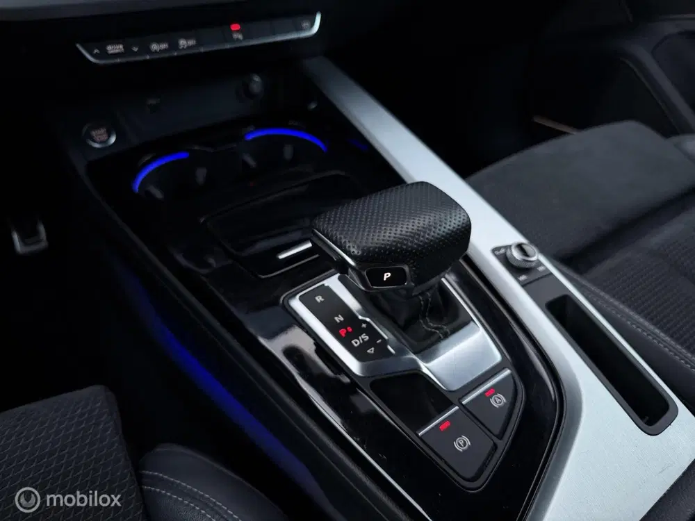 Audi A4 35 TFSI S-Line uit 2021, foto 11