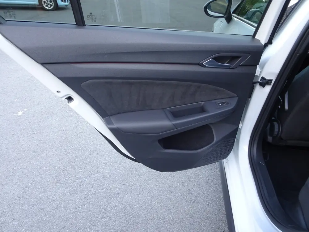 Volkswagen Golf 1.4 eHybrid GTE Automatische airco, navigati uit 2023, foto 20
