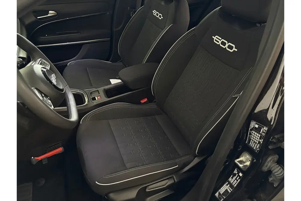 Fiat 600 1.2 Hybrid Urban FULL OPTIONS uit 2025, foto 10