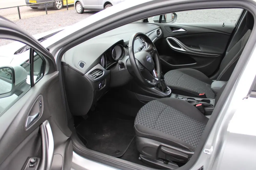 Opel Astra 1.0 Turbo 120 Jaar Edition uit 2019, foto 3