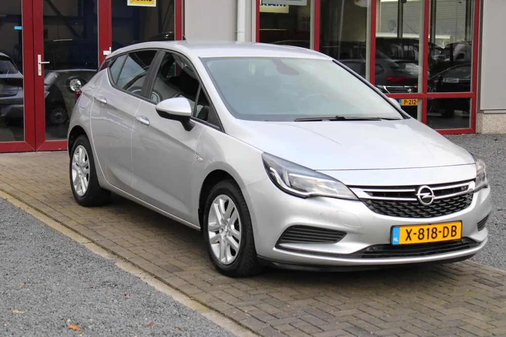 Opel Astra 1.0 Turbo 120 Jaar Edition uit 2019, foto 6