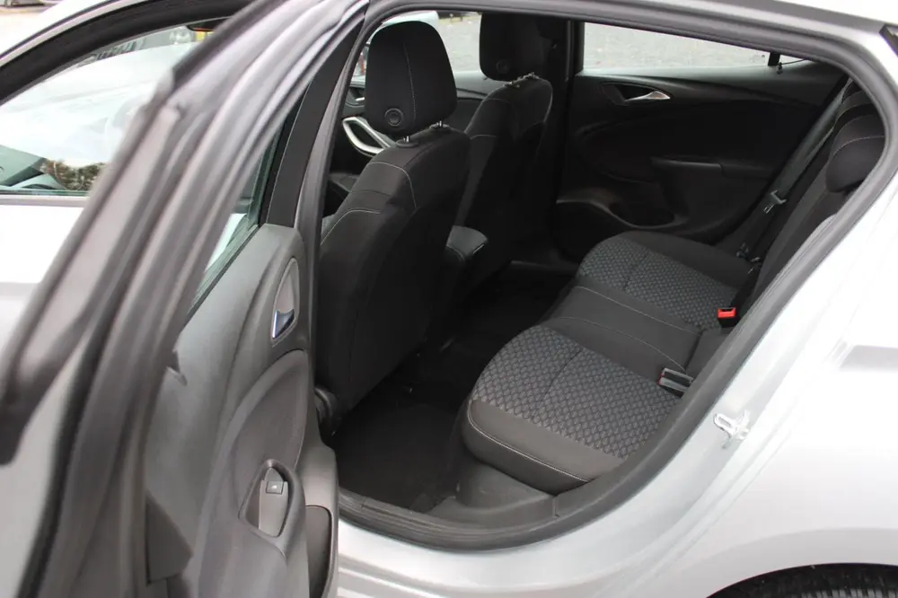 Opel Astra 1.0 Turbo 120 Jaar Edition uit 2019, foto 8