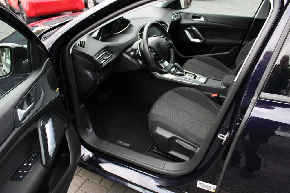 Peugeot 308 1.2 PureTech Allure 130 PK AUTOMAAT NAVI a uit 2020, foto 3