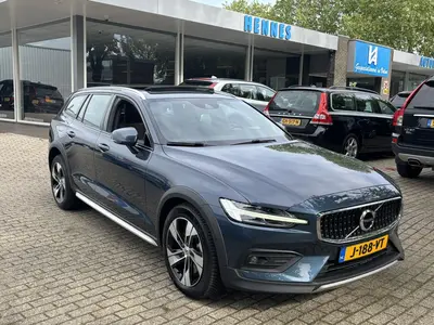 Volvo V60 Cross Country 2.0 B5 AWD Pro Panorama dak Keyless uit 2020