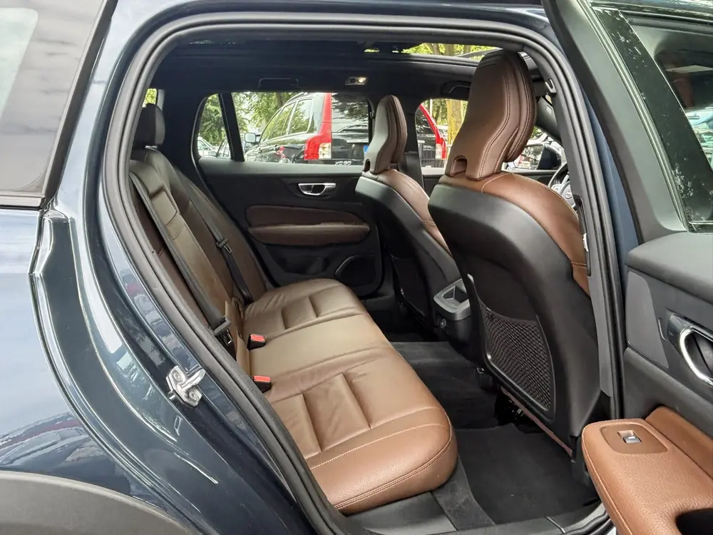 Volvo V60 Cross Country 2.0 B5 AWD Pro Panorama dak Keyless uit 2020, foto 10