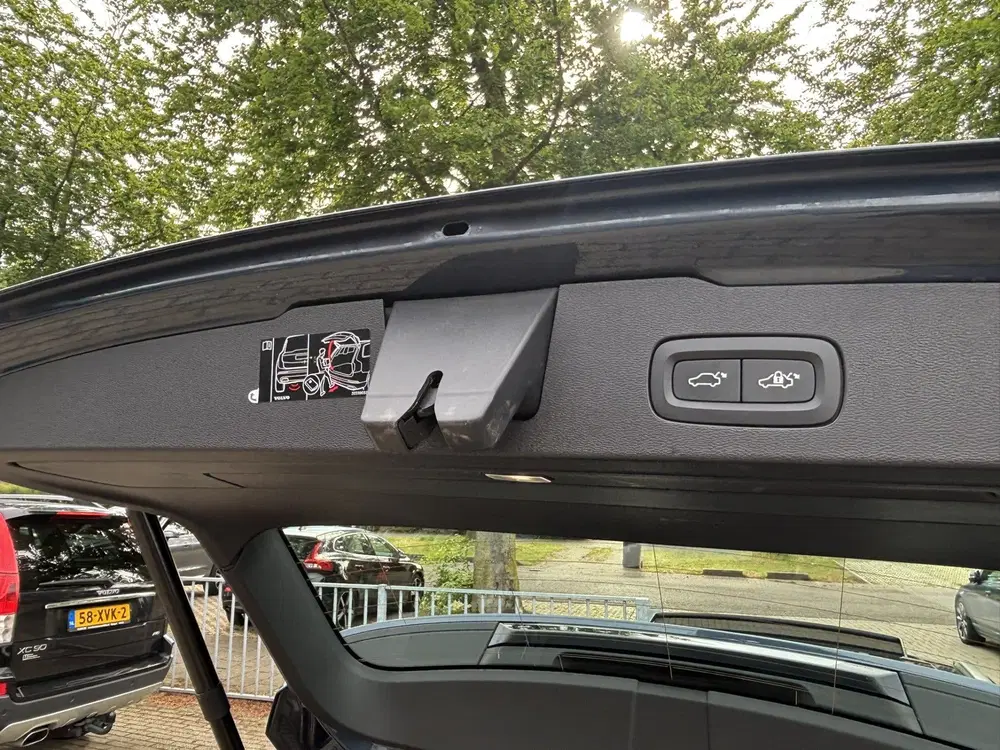 Volvo V60 Cross Country 2.0 B5 AWD Pro Panorama dak Keyless uit 2020, foto 19