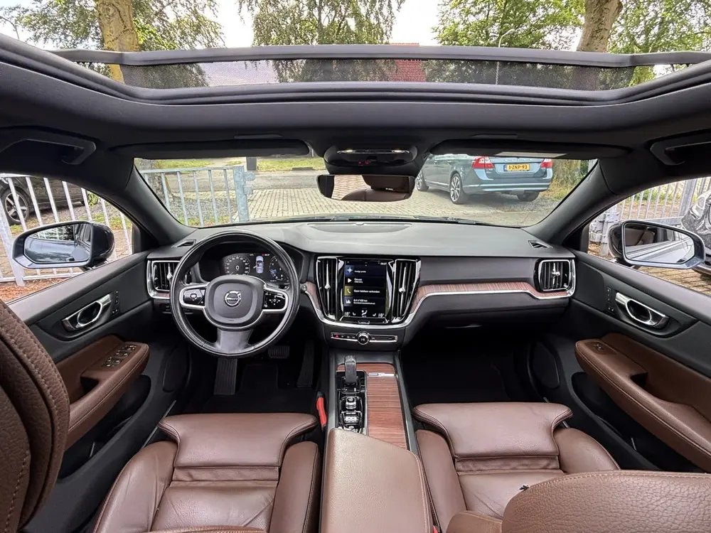 Volvo V60 Cross Country 2.0 B5 AWD Pro Panorama dak Keyless uit 2020, foto 2