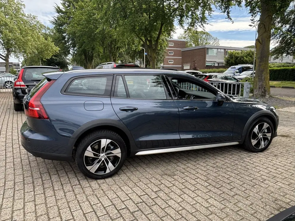 Volvo V60 Cross Country 2.0 B5 AWD Pro Panorama dak Keyless uit 2020, foto 3