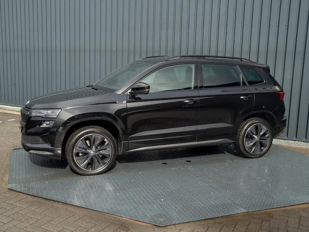 Skoda Karoq 1.5 TSI ACT Sportline Business uit 2024, foto 2